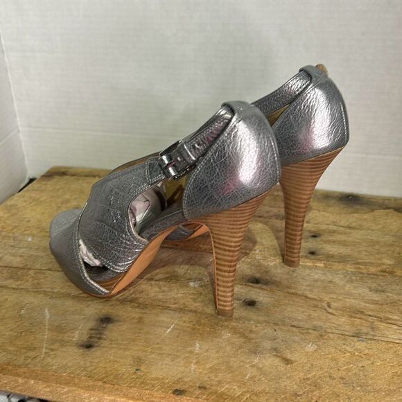 Coach adelle silver criss-cross pumps pebbled open‎ toe heels - Picture 5 of 11